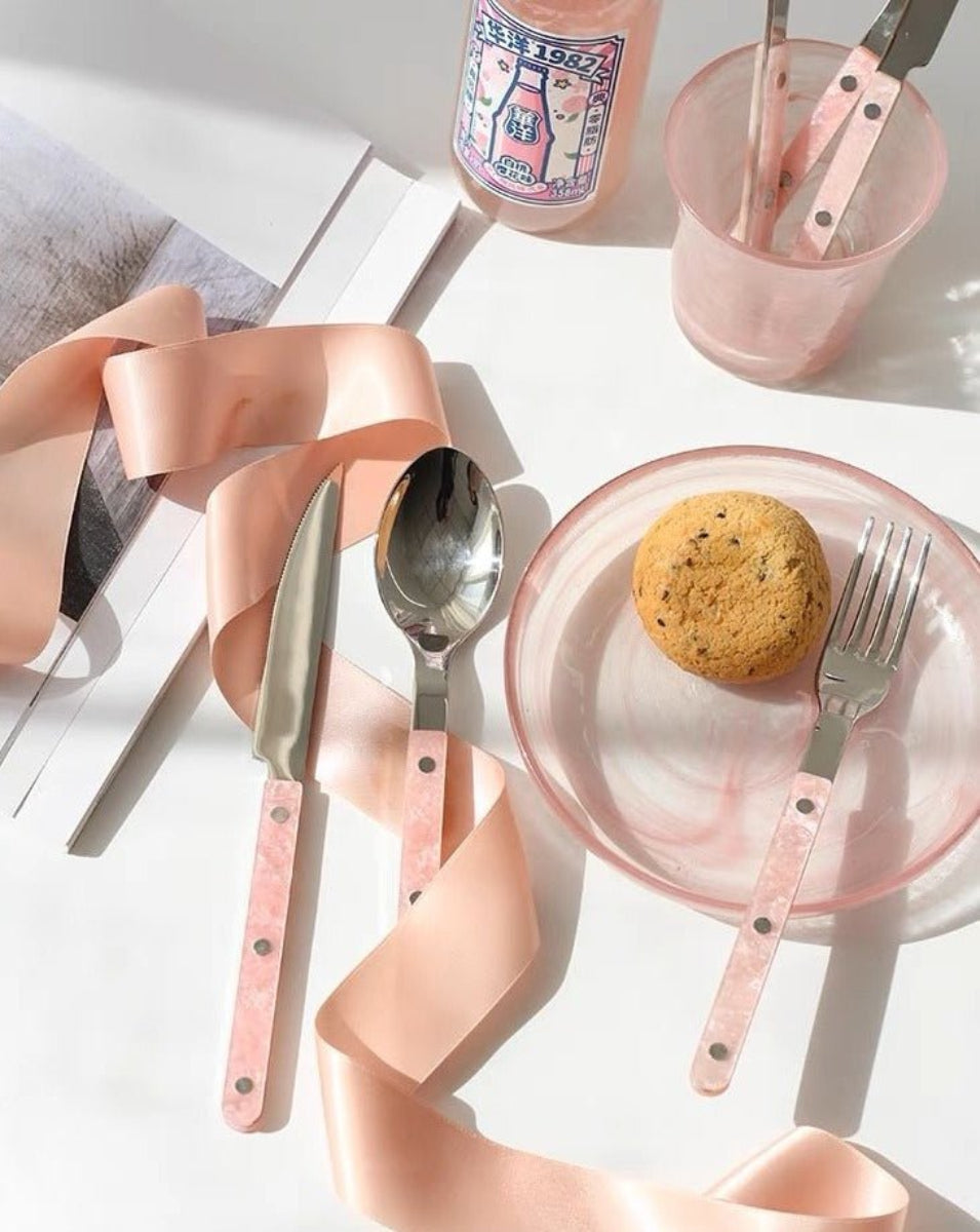 مجموعة أدوات المائدة العصرية بينكي 