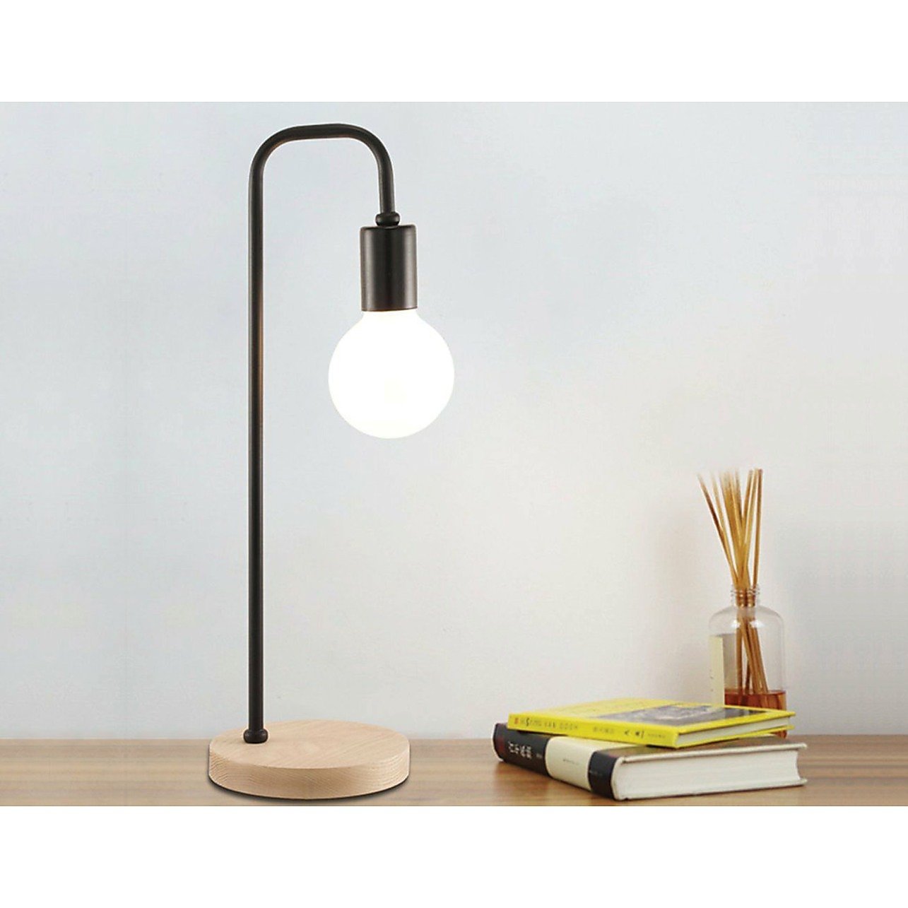 Desk lamp with flexible arm 